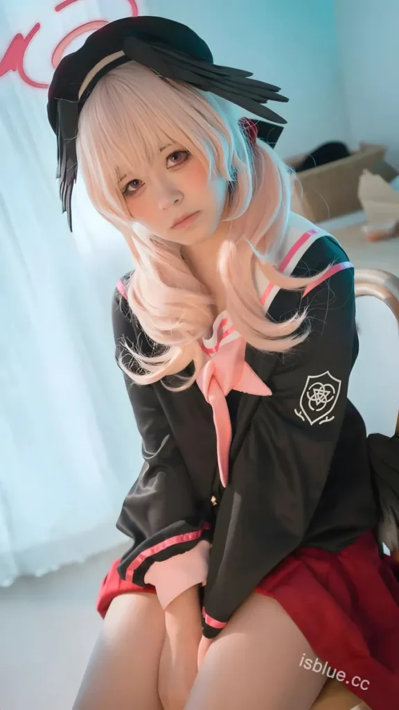 渡久山粉发制服COS造型